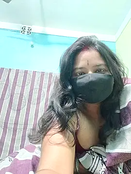 Snapshot of _MilkyBar chatting on 02.08.25 MilkyBar online show from 02.08.25