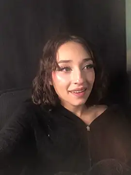 Snapshot of NickiYoung chatting on 01.21.25 NickiYoung online show from 01.21.25