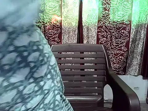 Snapshot of SIYA_MAVI chatting on 11.10.25 SIYA MAVI online show from 11.10.25