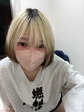 Snapshot of Hikaru-chan chatting on 02.05.25 Hikaru-chan online show from 02.05.25