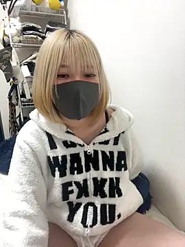 Snapshot of Hikaru-chan chatting on 03.10.25 Hikaru-chan online show from 03.10.25