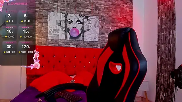 Snapshot of Emily_sc chatting on 01.13.25 Emily sc online show from 01.13.25