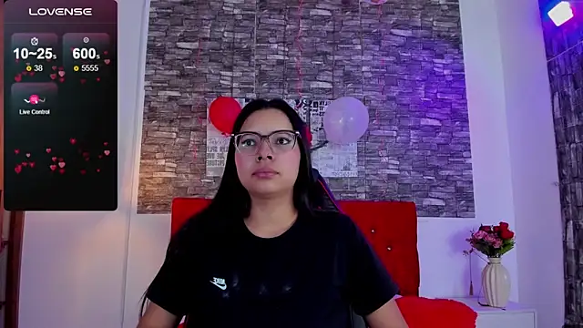 Snapshot of Emily_sc chatting on 02.11.25 Emily sc online show from 02.11.25