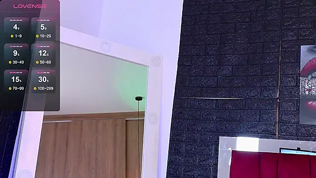 Snapshot of Emily_sc chatting on 10.16.25 Emily sc online show from 10.16.25