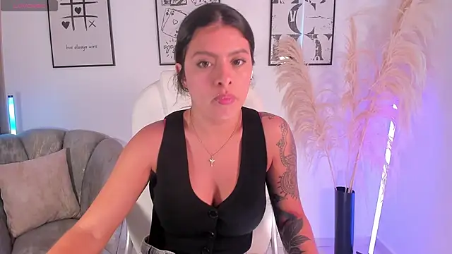 NiiaEvanss online show from 10.02.25