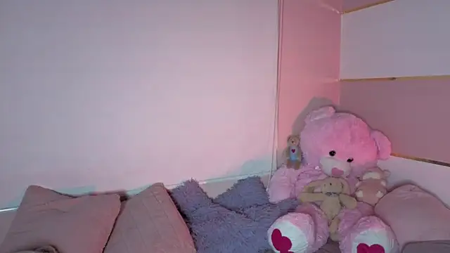 Charlotte  Miller online show from 09.28.25