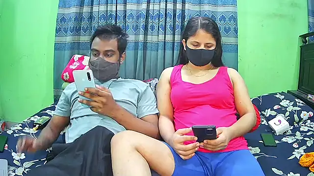 Snapshot of Hot_Nila chatting on 11.19.25 Hot Nila online show from 11.19.25