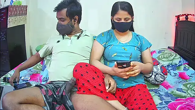 Snapshot of Hot_Nila chatting on 12.15.25 Hot Nila online show from 12.15.25