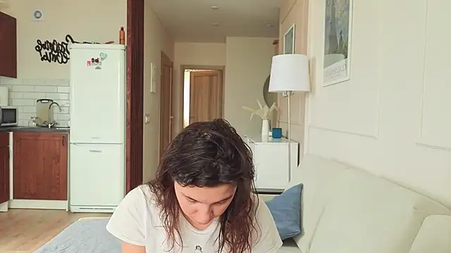 Snapshot of KristineEsme chatting on 10.23.25 KristineEsme online show from 10.23.25