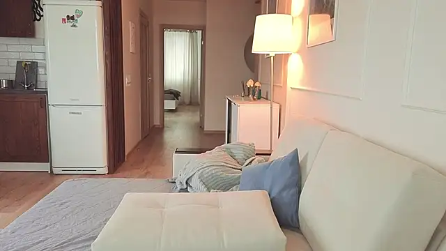 Snapshot of KristineEsme chatting on 11.08.25 KristineEsme online show from 11.08.25