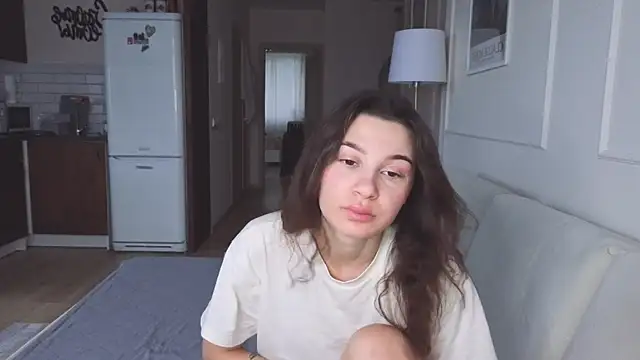 Snapshot of KristineEsme chatting on 11.27.25 KristineEsme online show from 11.27.25