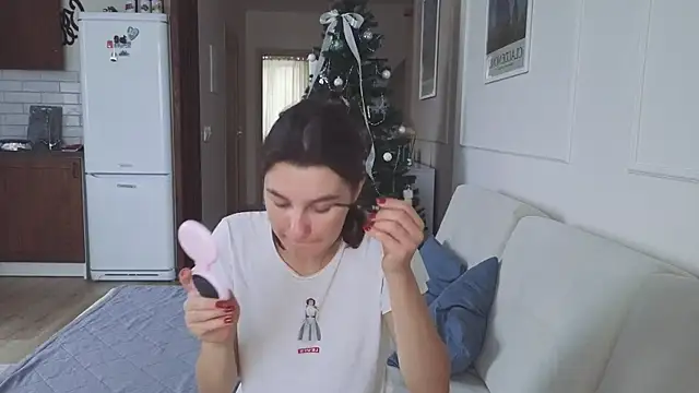 KristineEsme online show from 12.17.25