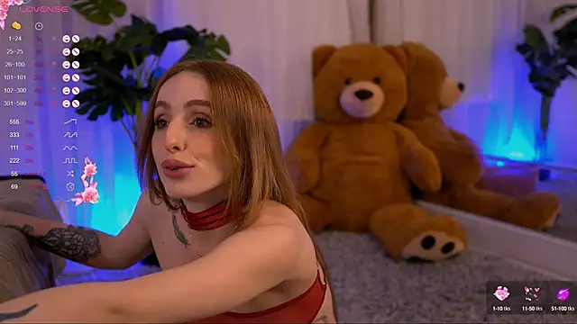 Snapshot of LunaBlossomX chatting on 01.12.25 LunaBlossomX online show from 01.12.25