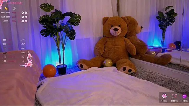 Snapshot of LunaBlossomX chatting on 01.13.25 LunaBlossomX online show from 01.13.25