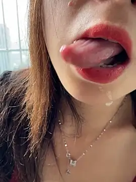 SSSniang- online show from 10.28.25