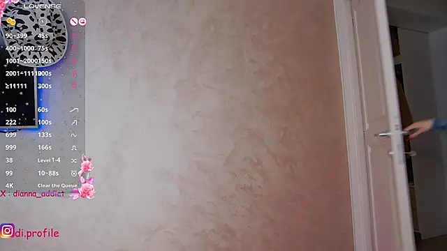 Snapshot of uhlala__ chatting on 01.07.25 uhlala online show from 01.07.25