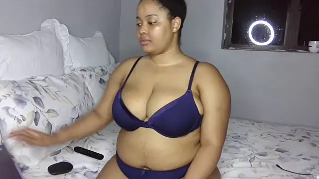 Snapshot of sexytinashe21 chatting on 09.18.25 sexytinashe21 online show from 09.18.25
