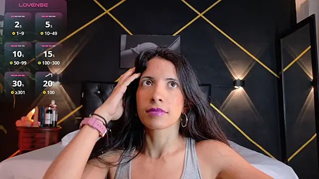 Snapshot of amabel_zambrano chatting on 11.13.25 amabel zambrano online show from 11.13.25