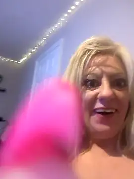 Snapshot of ImogenBrooke chatting on 10.06.25 ImogenBrooke online show from 10.06.25