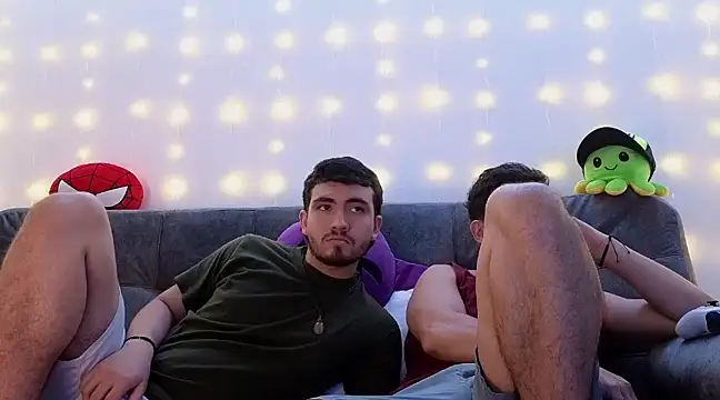 Snapshot of ErickBrant chatting on 02.04.25 ErickBrant online show from 02.04.25