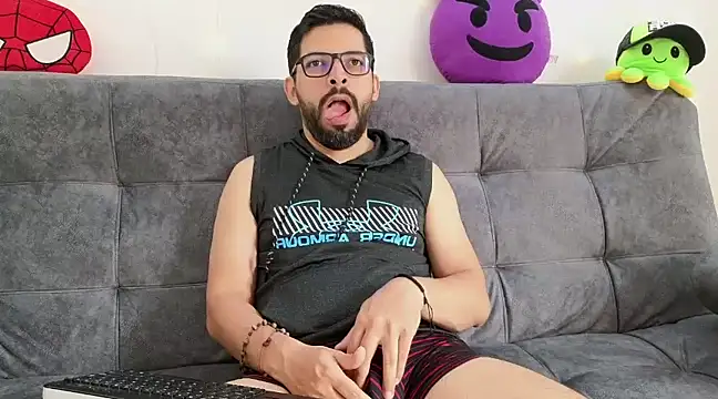 Snapshot of ErickBrant chatting on 03.11.25 ErickBrant online show from 03.11.25