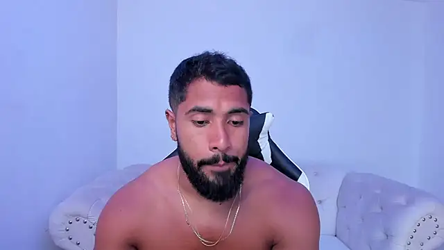 Snapshot of Santiago_huntt chatting on 10.31.25 Santiago huntt online show from 10.31.25