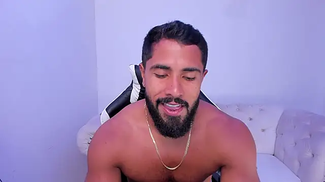 Snapshot of Santiago_huntt chatting on 11.13.25 Santiago huntt online show from 11.13.25