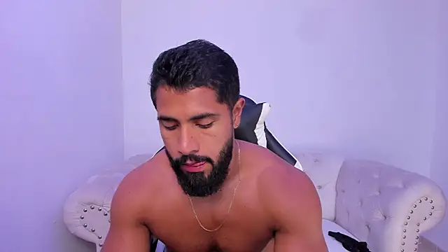 Snapshot of Santiago_huntt chatting on 11.18.25 Santiago huntt online show from 11.18.25