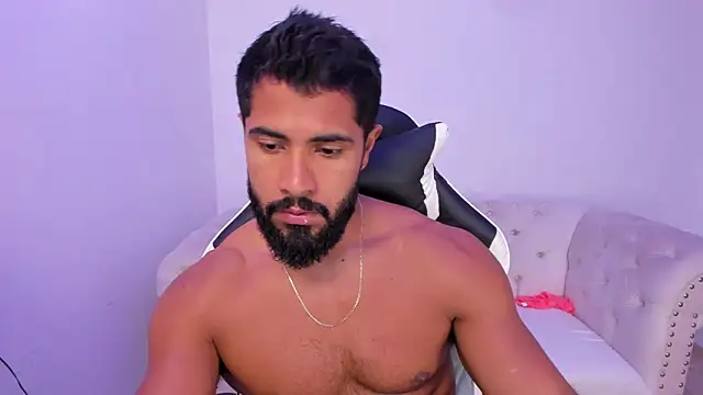 Snapshot of Santiago_huntt chatting on 11.25.25 Santiago huntt online show from 11.25.25