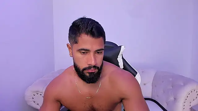 Snapshot of Santiago_huntt chatting on 12.04.25 Santiago huntt online show from 12.04.25