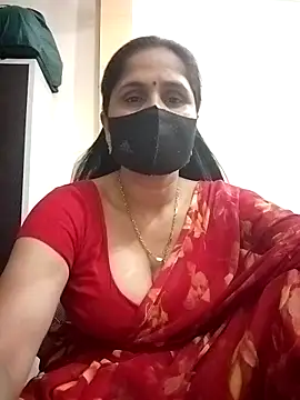 Snapshot of priyancyfun chatting on 04.27.26 priyancyfun online show from 04.27.26