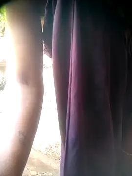 Snapshot of Amaya_Bajwa chatting on 11.23.25 Amaya Bajwa online show from 11.23.25