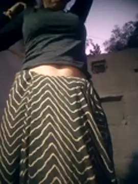 Snapshot of Amaya_Bajwa chatting on 12.14.25 Amaya Bajwa online show from 12.14.25