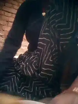 Snapshot of Amaya_Bajwa chatting on 12.17.25 Amaya Bajwa online show from 12.17.25