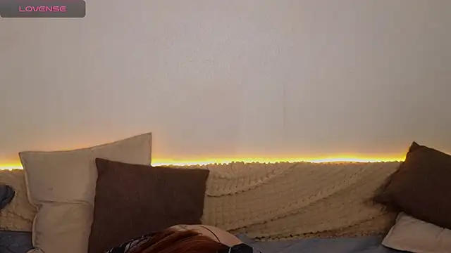 Snapshot of emilytrays chatting on 09.13.25 emilytrays online show from 09.13.25