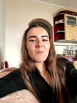 mewKate online show from 10.10.25