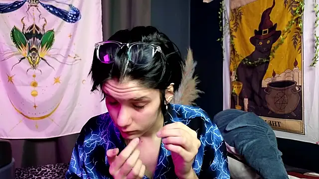 Snapshot of Hyeon_Jin chatting on 01.19.25 Hyeon Jin online show from 01.19.25