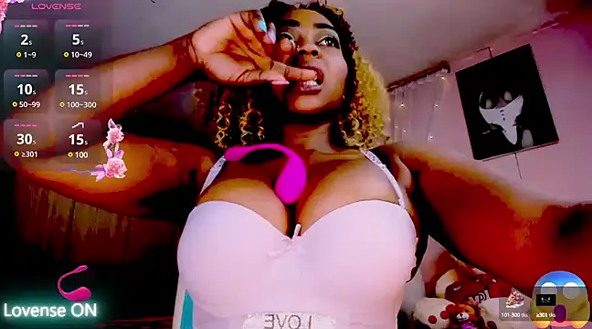 Snapshot of Aliana_Ross chatting on 03.08.25 Aliana Ross online show from 03.08.25