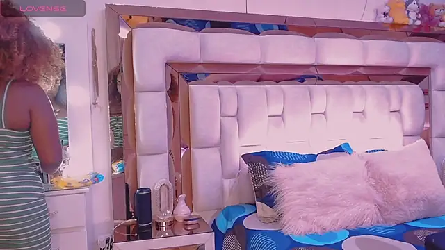 Snapshot of Aliana_Ross chatting on 11.12.25 Aliana Ross online show from 11.12.25