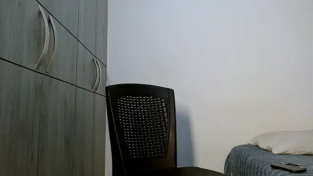 lonelydick2002 online show from 10.29.25