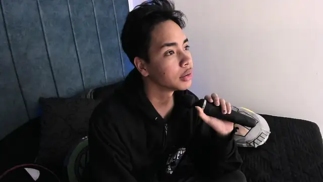 Snapshot of AlecLightwood_ chatting on 01.05.25 AlecLightwood online show from 01.05.25