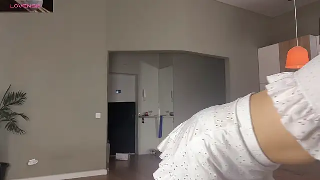 Snapshot of Shyrubate chatting on 02.10.25 Shyrubate online show from 02.10.25