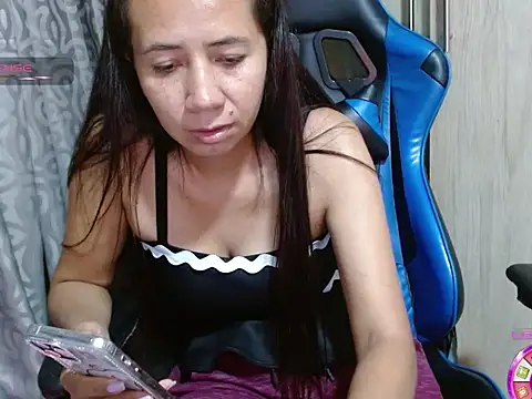 Danielagomez33 online show from 05.27.26