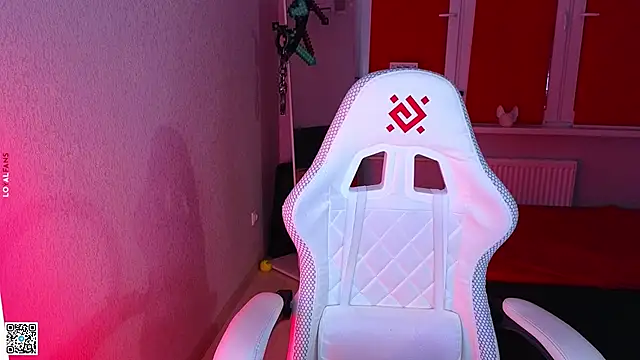 Snapshot of mon_lola chatting on 11.13.25 mon lola online show from 11.13.25