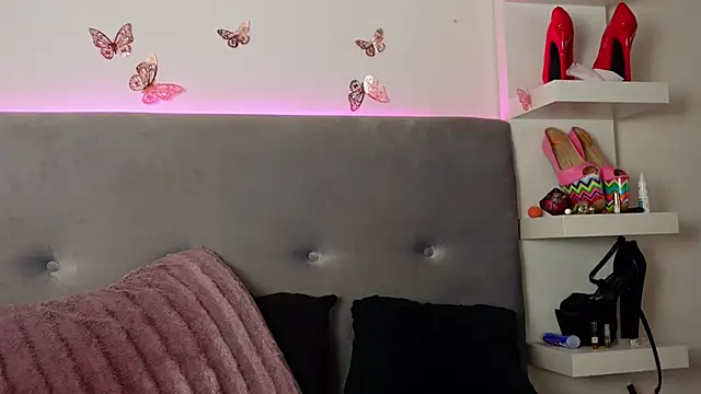 Snapshot of TanyaKros chatting on 11.06.25 TanyaKros online show from 11.06.25