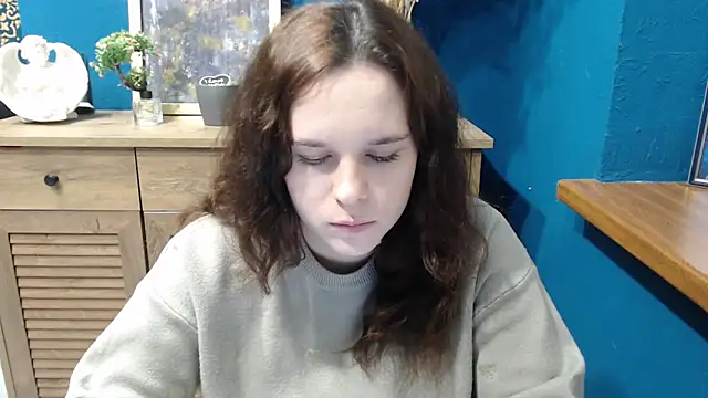 Snapshot of mini_girly chatting on 12.19.25 mini girly online show from 12.19.25