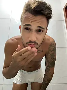 Snapshot of carvalhofelipe chatting on 01.15.25 carvalhofelipe online show from 01.15.25