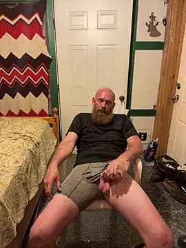 Snapshot of 32XRedBeard chatting on 04.07.26 32XRedBeard online show from 04.07.26