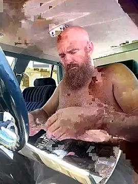 Snapshot of 32XRedBeard chatting on 04.17.26 32XRedBeard online show from 04.17.26