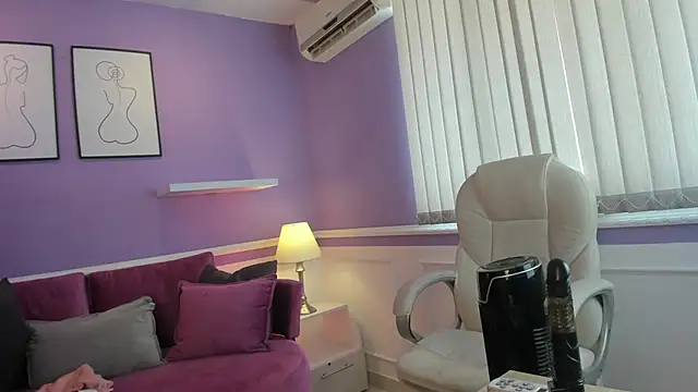 Snapshot of Emma_Walkerr_ chatting on 02.08.25 Emma Walkerr online show from 02.08.25